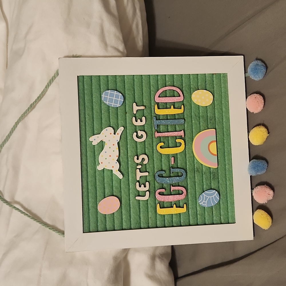 Spritz easter hanging sign